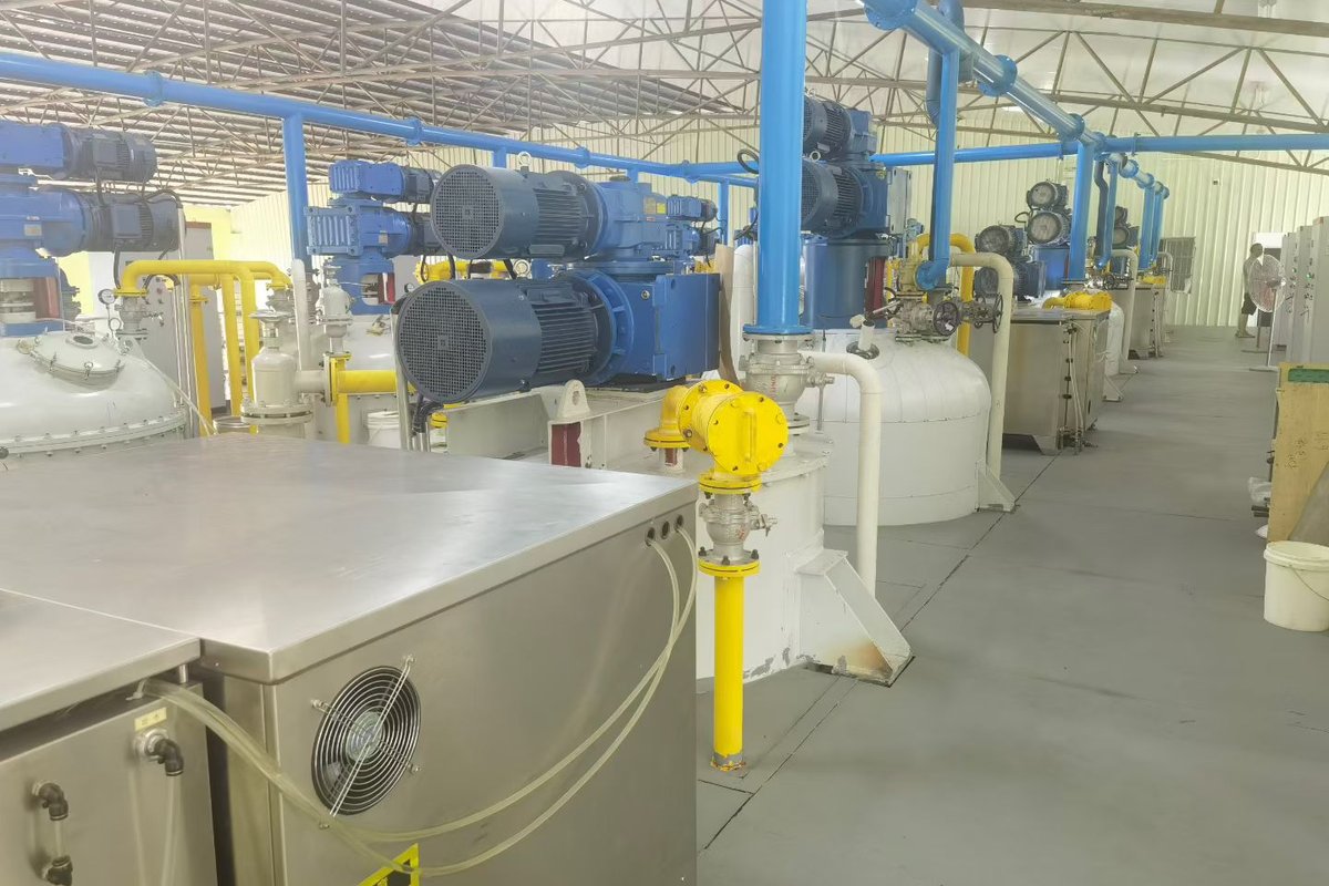Grease filling line in operation