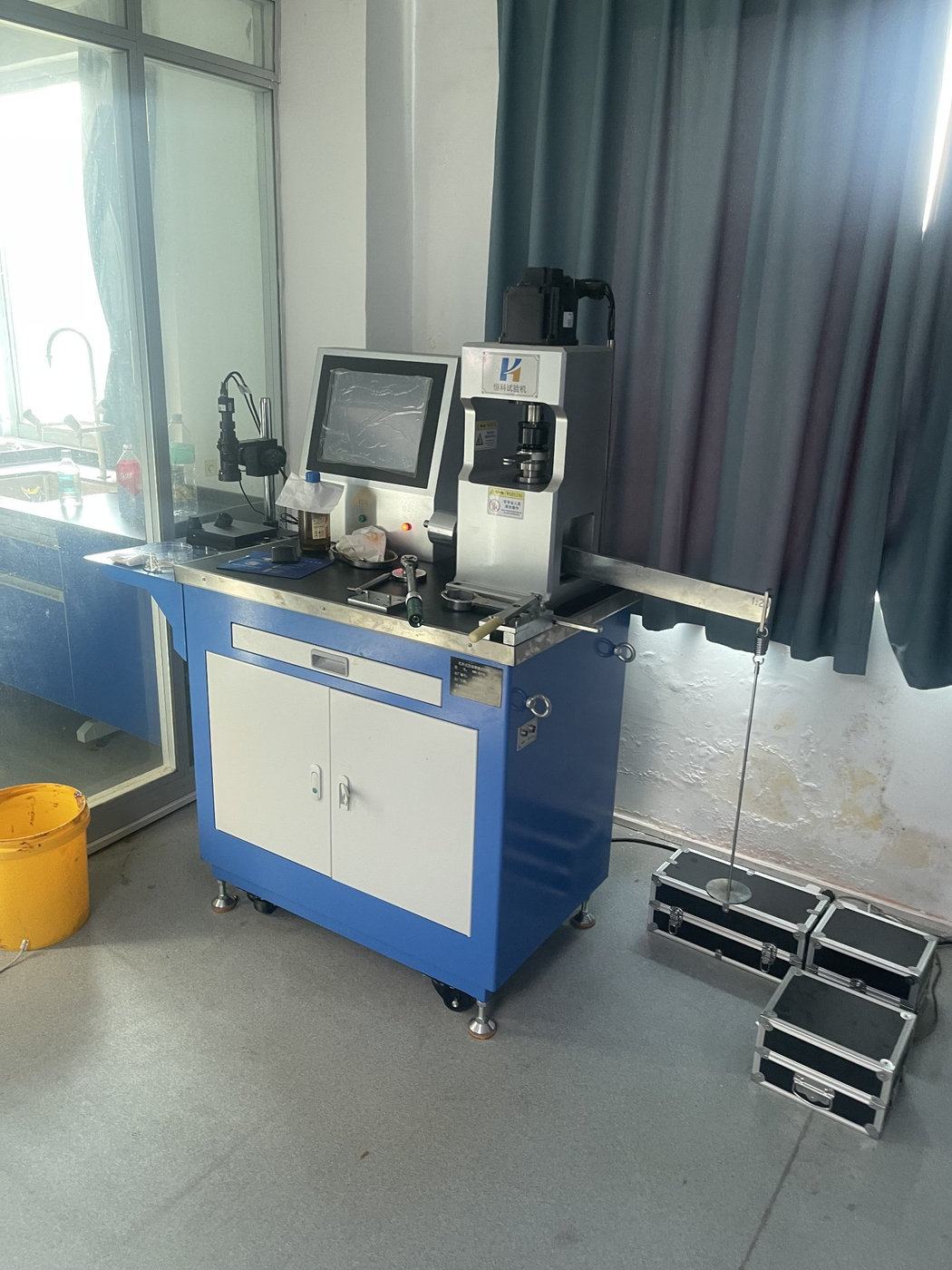 Four-ball extreme pressure and wear test machine