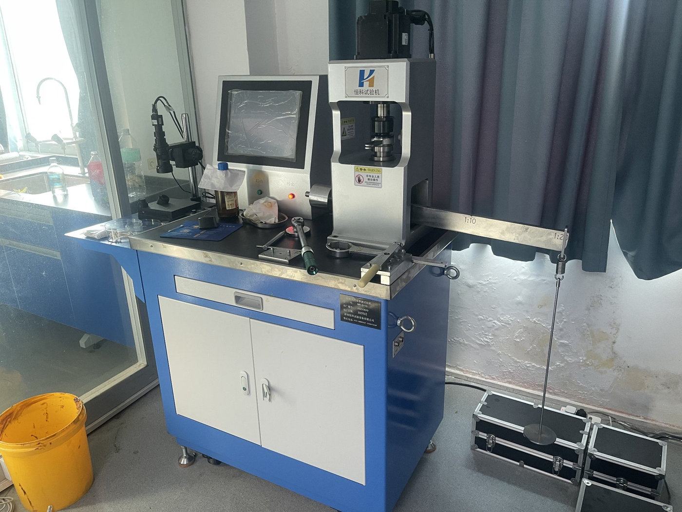Water washout and corrosion test bench with beaker bath