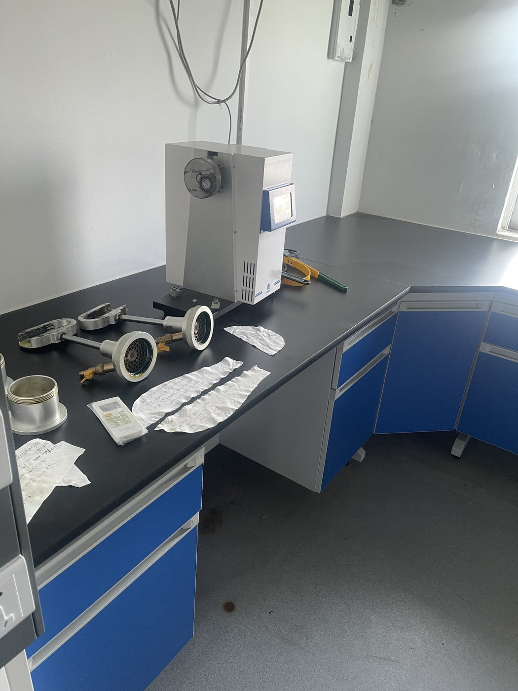 Grease penetration tester with cone assembly